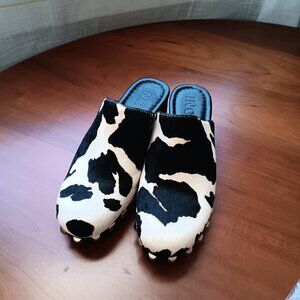 NWT Women's Cow Hair Clogs Black and Cream with Gold Studs